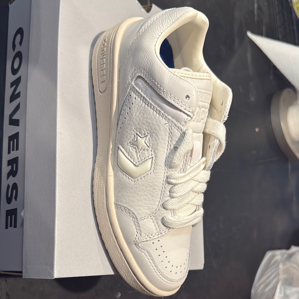 New with box Unisex Converse Weapon Mono Leather Size 5.5 Women’s /4 Men’s